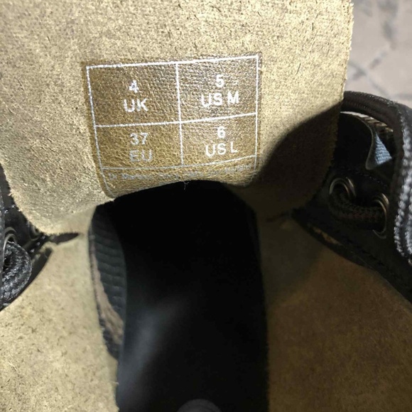 Dr Martens Sinclair Platform Boot - Picture 10 of 10